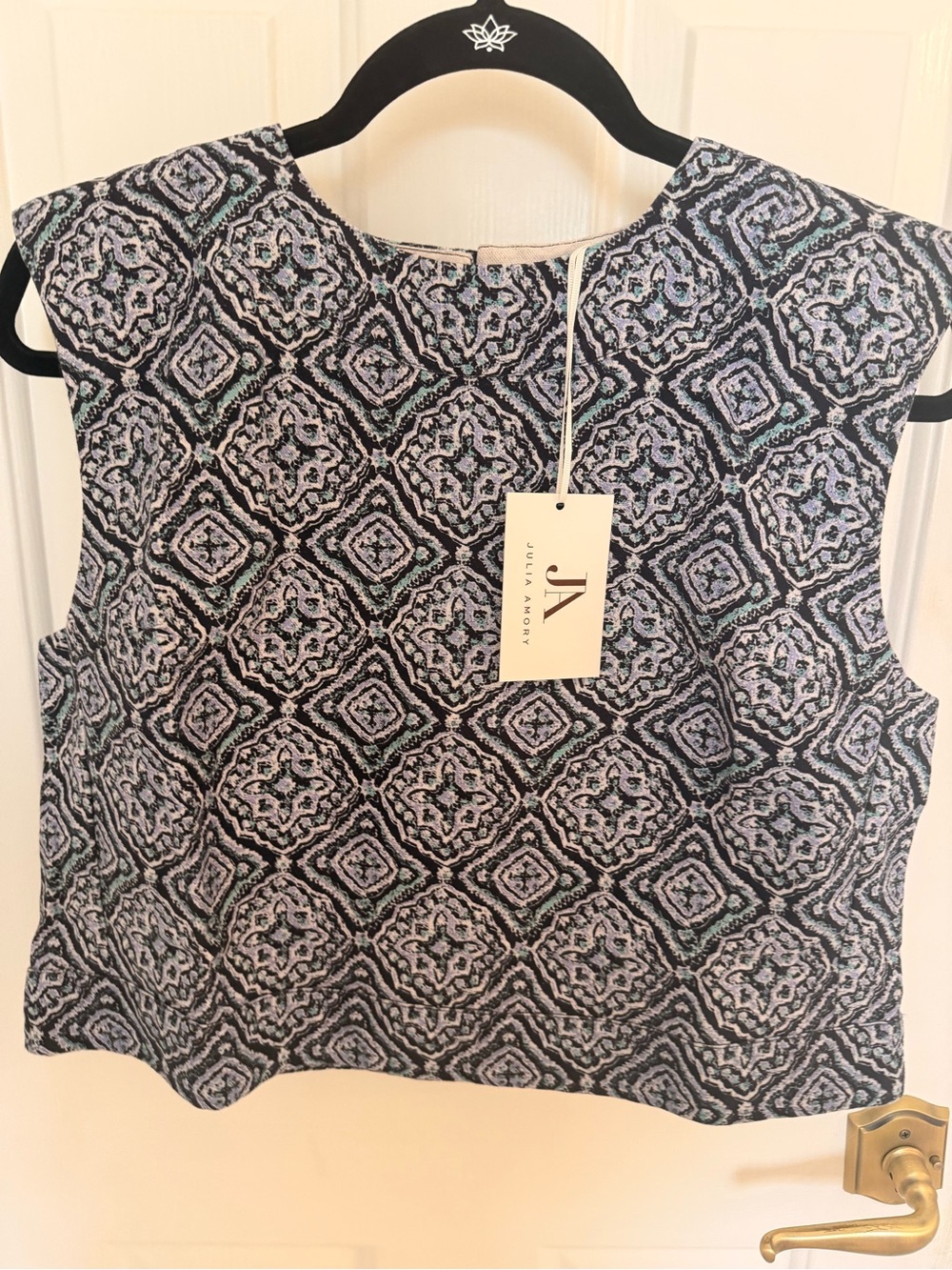 Julia Amory Blue Patterned Slim Shell Sleeveless Crop Top - Picture 2 of 5